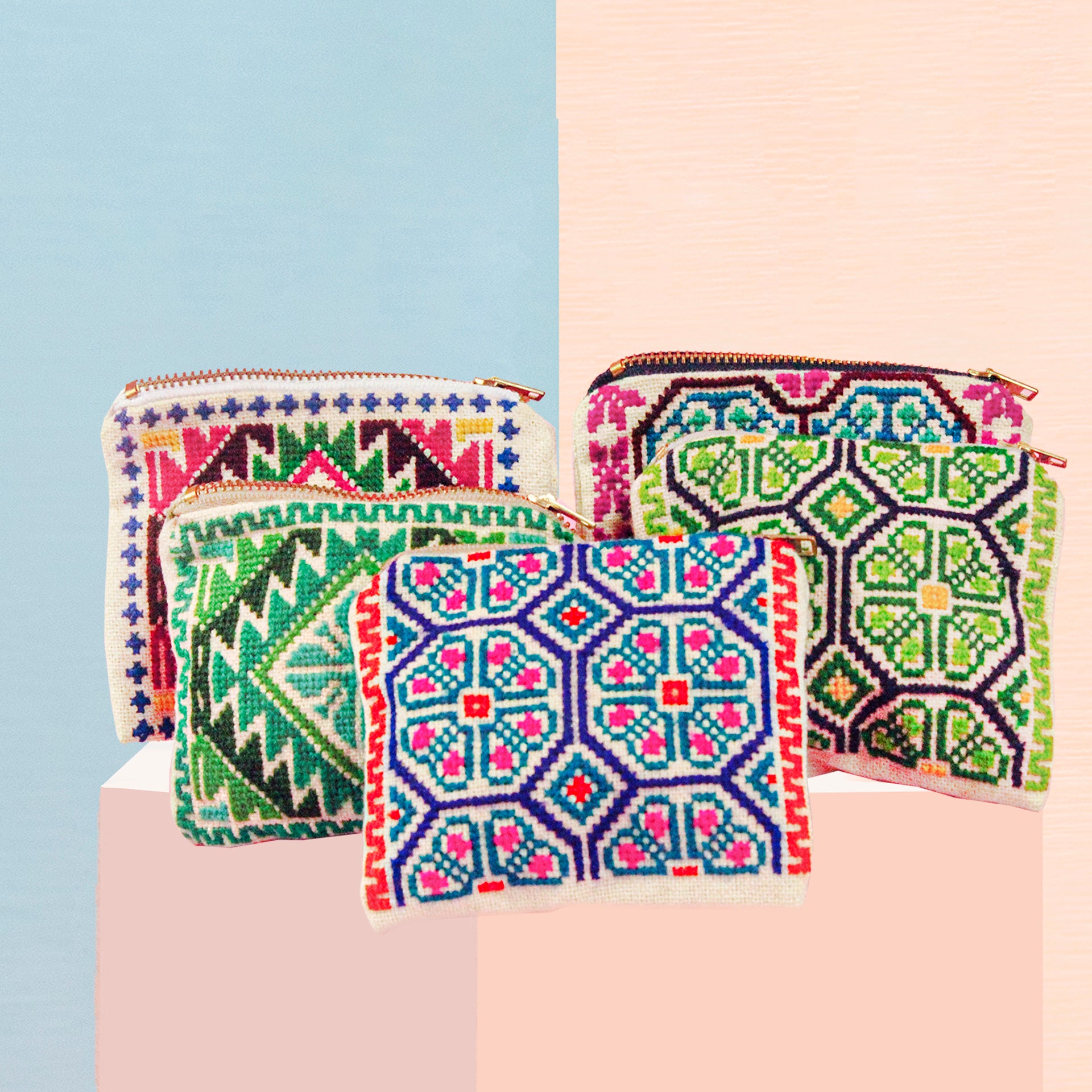 Bolsita para guardar tu copa menstrual. Hecha por mujeres Wirarikas. Cada una diferente y representa nuestra feminidad 